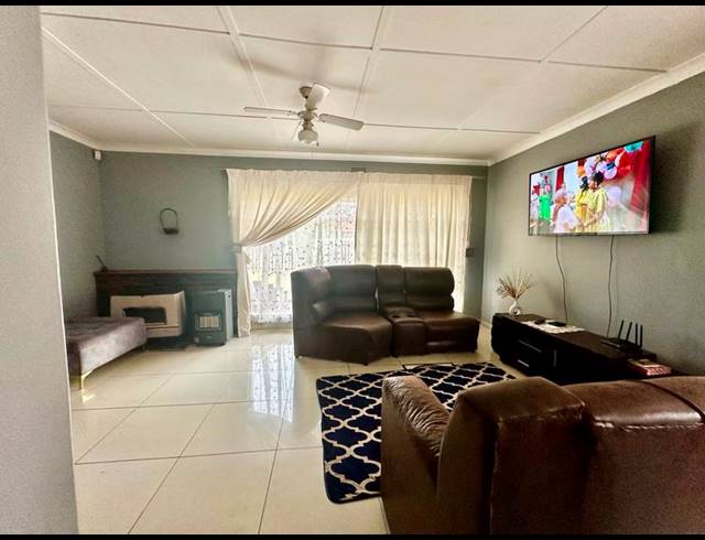 3 BEDROOM HOUSE FOR SALE IN SELCOURT